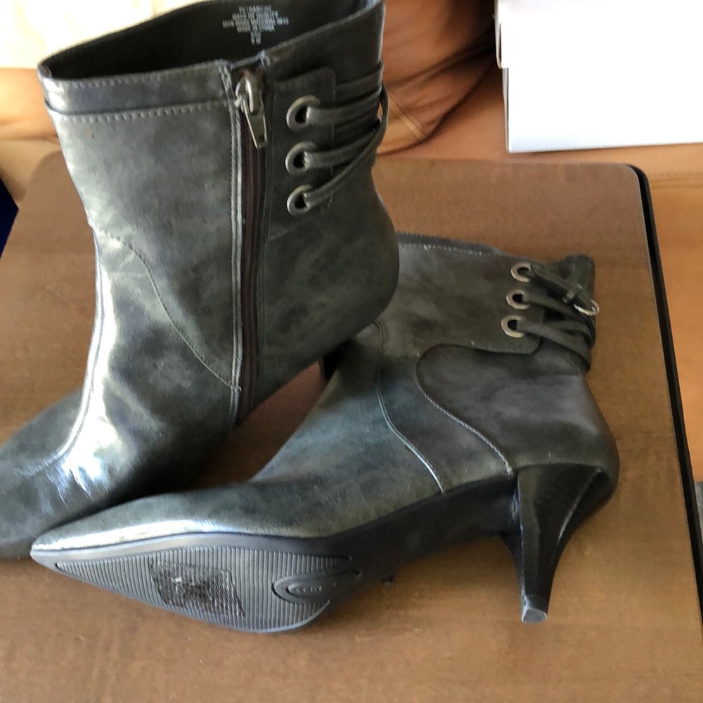 Gray boots - Picture 2 of 2